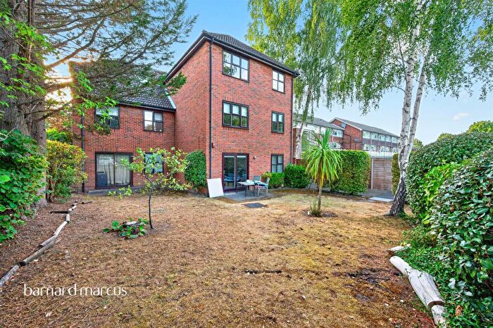 2 Bedroom Apartment For Sale In Albion Road, Sutton, SM2
