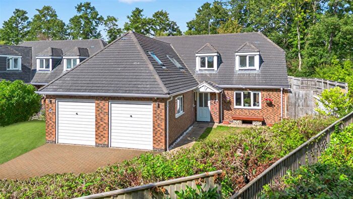 4 Bedroom Detached House For Sale In Bradwell Road, Loughton, Milton Keynes, MK5