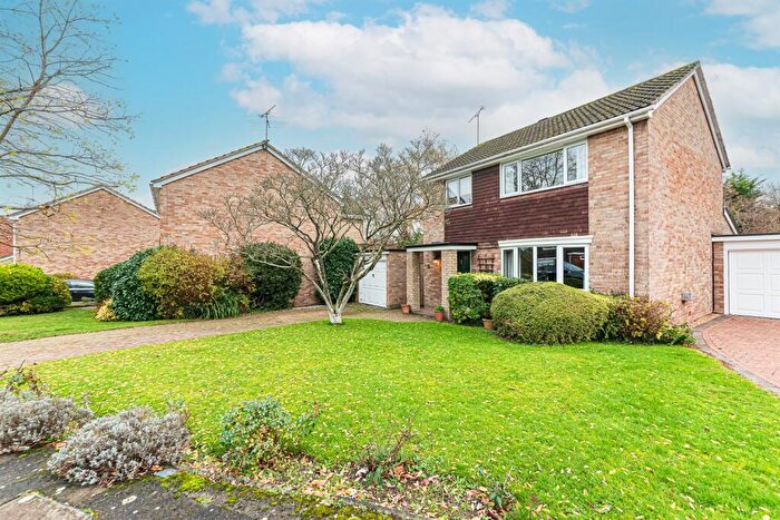 4 Bedroom Detached House To Rent In Bowyer Crescent, Wokingham, RG40