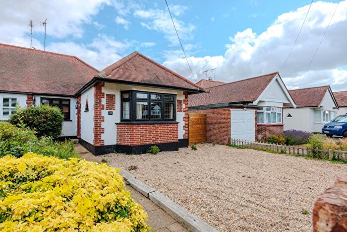 4 Bedroom Bungalow For Sale In Highlands Boulevard, Leigh-On-Sea, SS9
