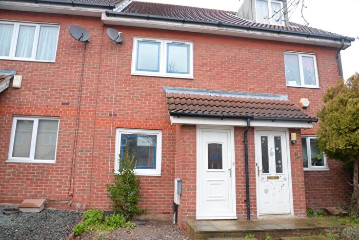 2 Bedroom House To Rent In Hillview Drive, West Thamesmead, SE28