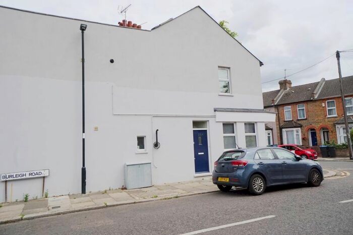 2 Bedroom Flat To Rent In Downs Road, Enfield, EN1