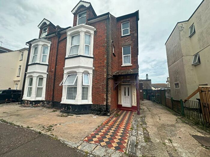 1 Bedroom Flat To Rent In Colne Road, Clacton-On-Sea, CO15