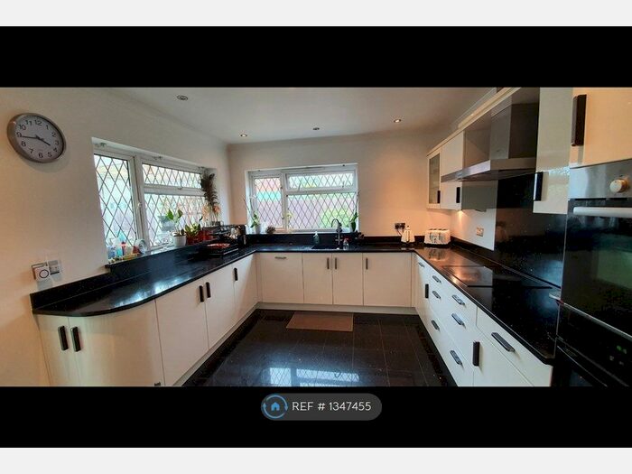 2 Bedroom Bungalow To Rent In Pitsea, Basildon, SS13
