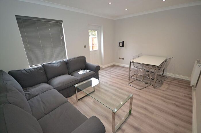 5 Bedroom Property To Rent In Cintra Close, Reading, RG2