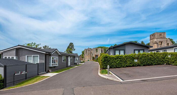 2 Bedroom Park Home For Sale In Swindon, Wiltshire, SN25