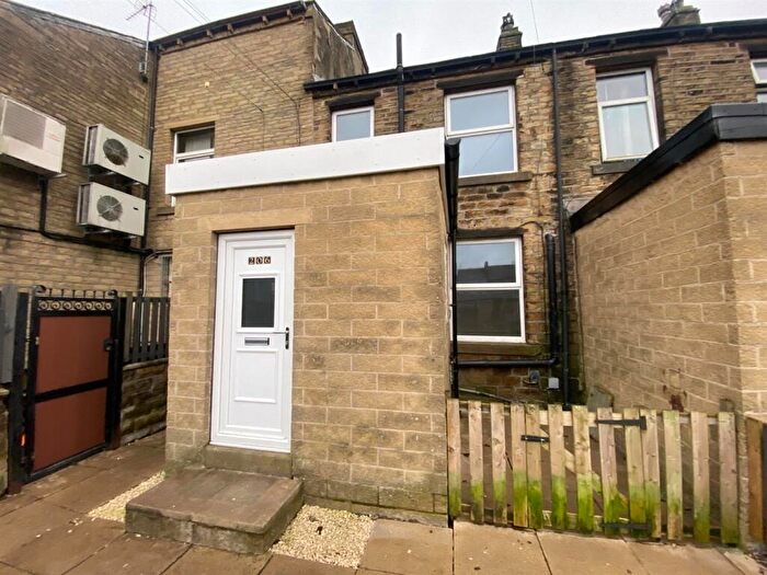 2 Bedroom Terraced House To Rent In New Hey Road, Huddersfield, HD3