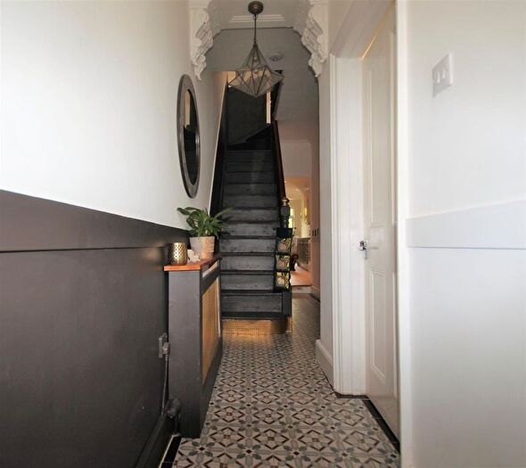 3 Bedroom Terraced House For Sale In Prospect Road, Woodford Green, IG8