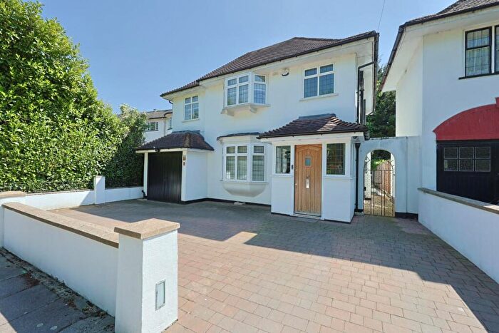 3 Bedroom Detached House To Rent In Cavendish Drive, Edgware, Greater London, HA8
