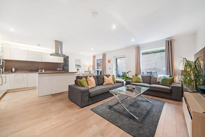 2 Bedroom Flat For Sale In Bedford Road, SW4