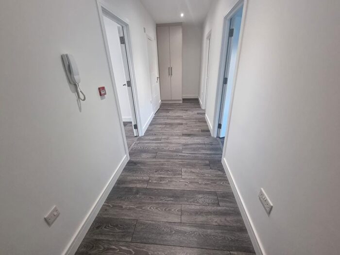 2 Bedroom Flat To Rent In Woodside Avenue, London, N12