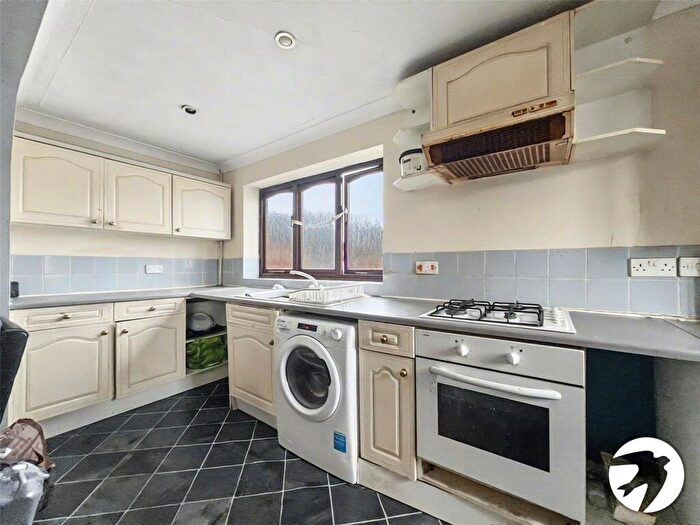 1 Bedroom Flat For Sale In Rose Court, Alexandra Road, Chatham, Kent, ME4