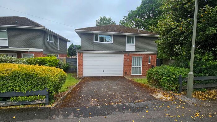 4 Bedroom Detached House To Rent In Heatherley Road, Camberley, GU15