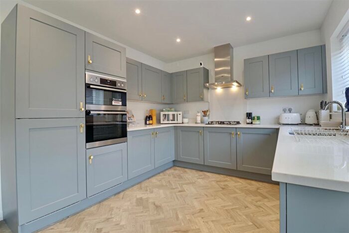 4 Bedroom Detached House For Sale In Whitbourne Way, Waterlooville, PO7