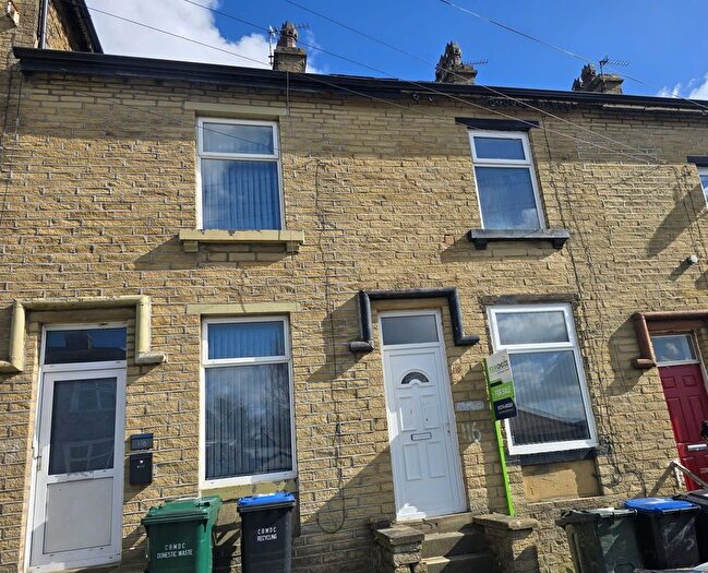 2 Bedroom Terraced House For Sale In St. Leonards Road, Bradford, BD8