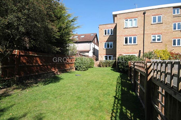1 Bedroom Flat For Sale In Olympic Court, New Malden, KT3