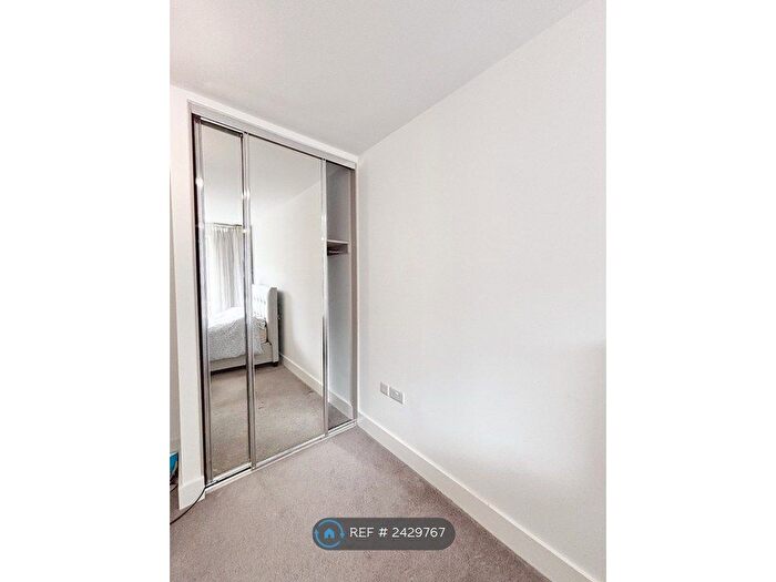 1 Bedroom Flat To Rent In Grattan Court, London, E3