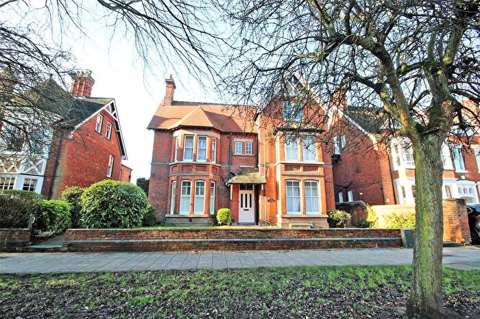 1 Bedroom Flat For Sale In De Parys Avenue, Bedford, Bedfordshire, MK40