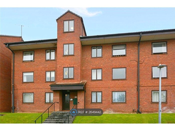 2 Bedroom Flat To Rent In Tippett Rise, Reading, RG2