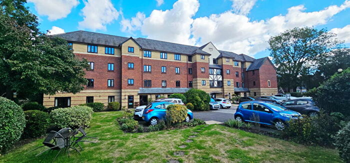 1 Bedroom Flat For Sale In Liddiard Court Belfry Drive, Wollaston, Stourbridge, West Midlands, (Ground Floor), DY8