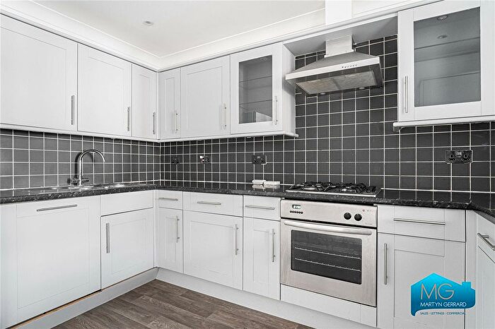 3 Bedroom Flat To Rent In Princes Avenue, London, N3