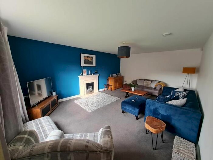 4 Bedroom Semi-Detached House To Rent In Daisy Hill, Silsden, BD20