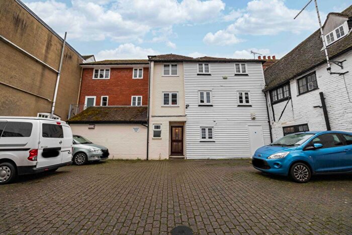 1 Bedroom Flat For Sale In West Street, Faversham, ME13