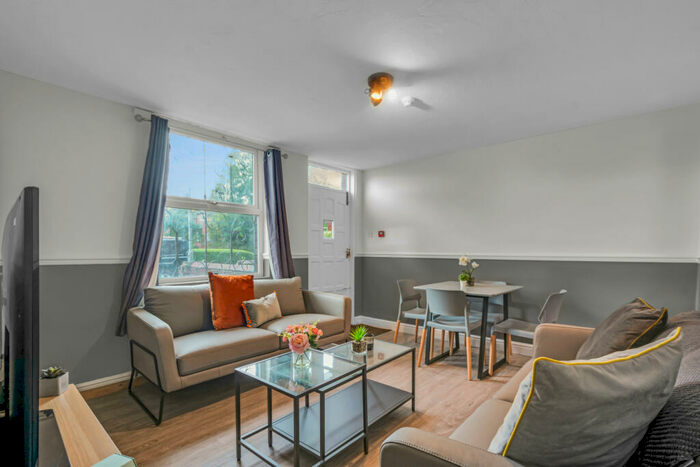 6 Bedroom House To Rent In Royal Park Avenue, Leeds, LS6