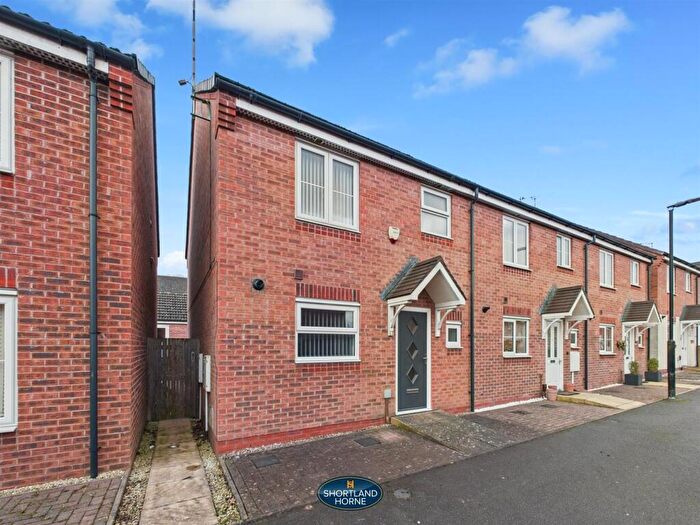 3 Bedroom End Of Terrace House For Sale In Madison Close, Bannerbrook Park, Coventry, CV4