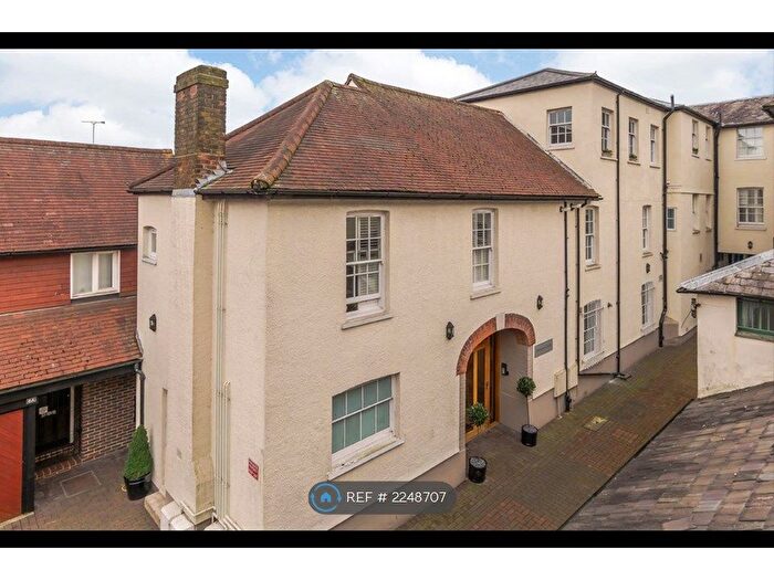 2 Bedroom Flat To Rent In Chequer Court, St. Albans, AL1