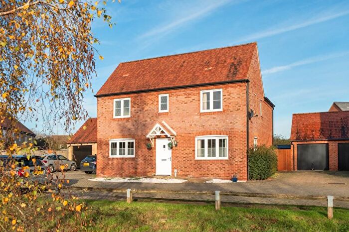 4 Bedroom Detached House To Rent In Goodwood Close, Bicester, OX26