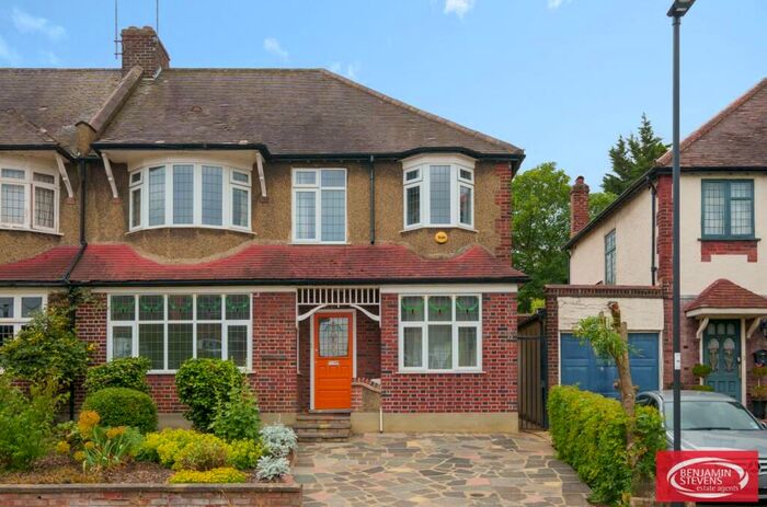 4 Bedroom Semi-Detached House To Rent In Ravenscraig Road, London, Greater London, N11