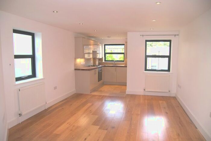 1 Bedroom Flat To Rent In Argyll Close, London, SW9