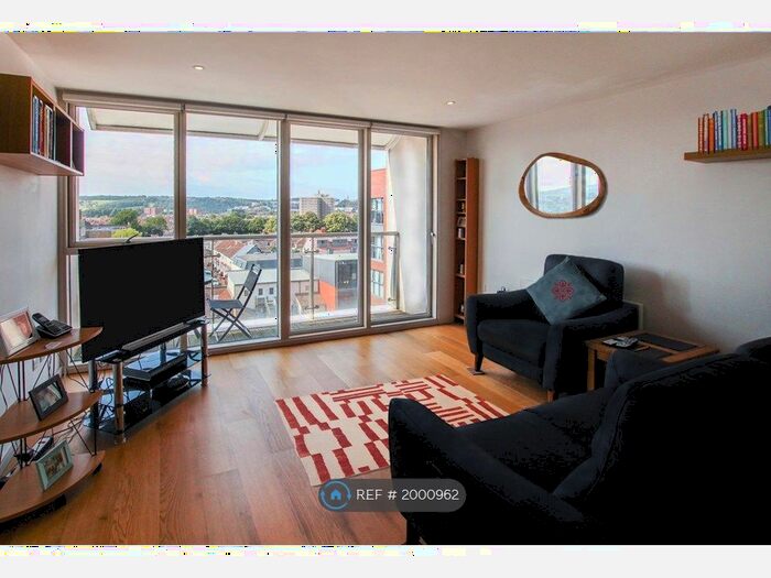 2 Bedroom Flat To Rent In Skypark Road, Bristol, BS3