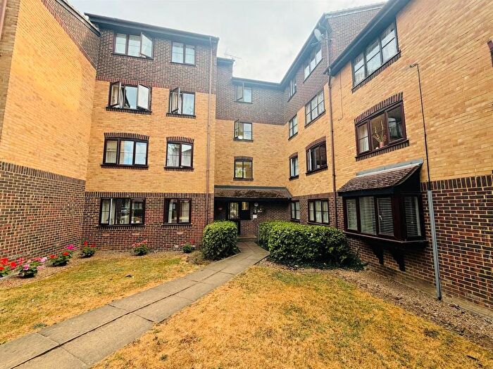2 Bedroom Flat To Rent In Conway Gardens, Grays, RM17
