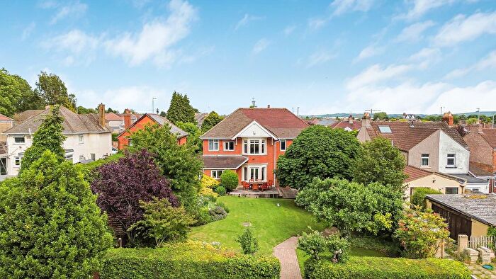 5 Bedroom Detached House For Sale In Cricklade Road, Swindon, SN2