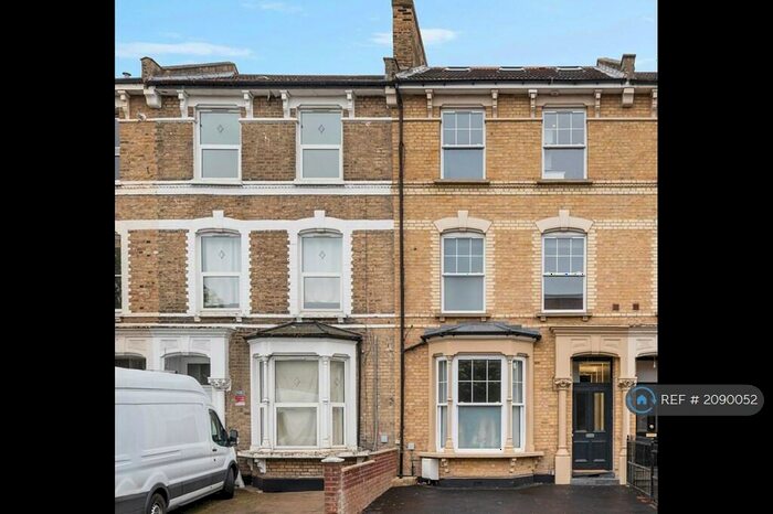 3 Bedroom Flat To Rent In Brooke Road, London, N16