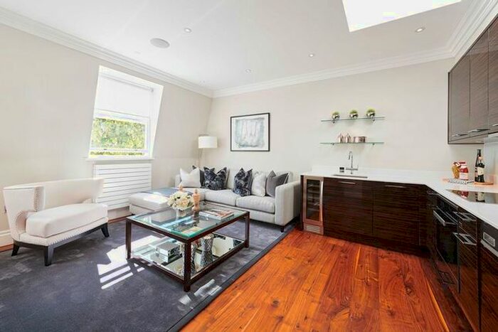2 Bedroom Flat To Rent In Kensington Gardens Square, London, W2