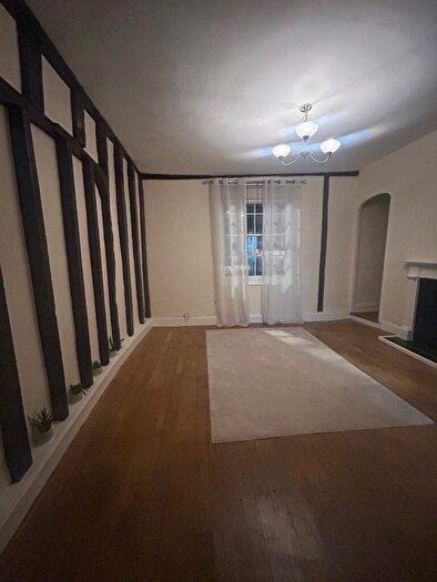 2 Bedroom Flat To Rent In High Street, Ongar, Essex, CM5