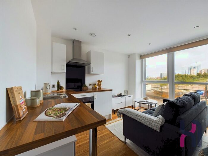 Flat To Rent In Manchester Waters, Pomona Strand, Old Trafford, M16