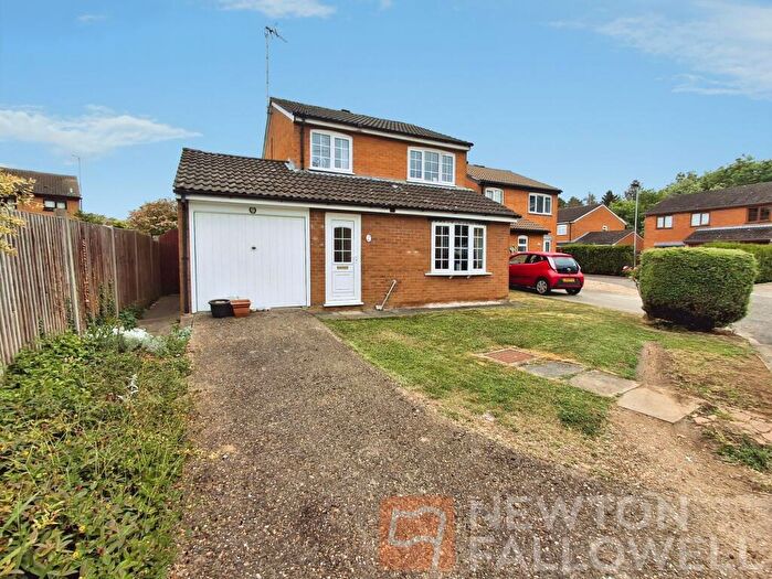 3 Bedroom Detached House For Sale In Dunsberry, Bretton, Peterborough, PE3
