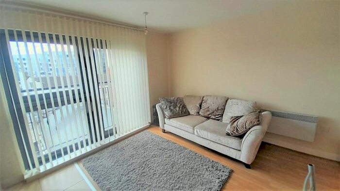 1 Bedroom Flat To Rent In Central Gardens, Benson Street, L1