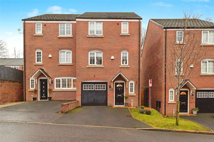 3 Bedroom Semi Detached House For Sale In Holly Close, Stalybridge, Greater Manchester, SK15