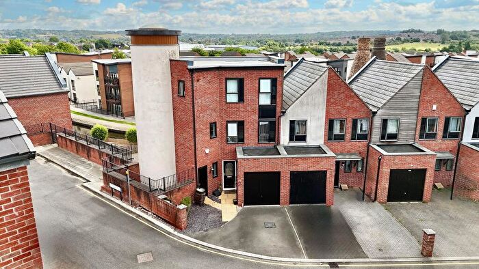 4 Bedroom Terraced House For Sale In Rosedawn Close West, Stoke-On-Trent, ST1