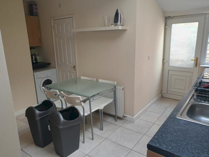 5 Bedroom Terraced House To Rent In Queen Street, Pontypridd, CF37