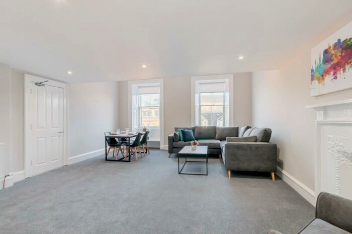 3 Bedroom Flat To Rent In George Street, New Town, Edinburgh, EH2