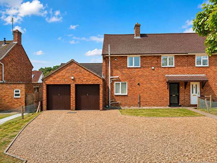 3 Bedroom Semi-Detached House For Sale In Overstone Crescent, Northampton, NN6