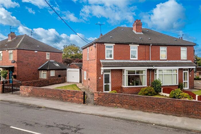 3 Bedroom Semi-Detached House For Sale In Minsthorpe Vale, South Elmsall, Pontefract, West Yorkshire, WF9