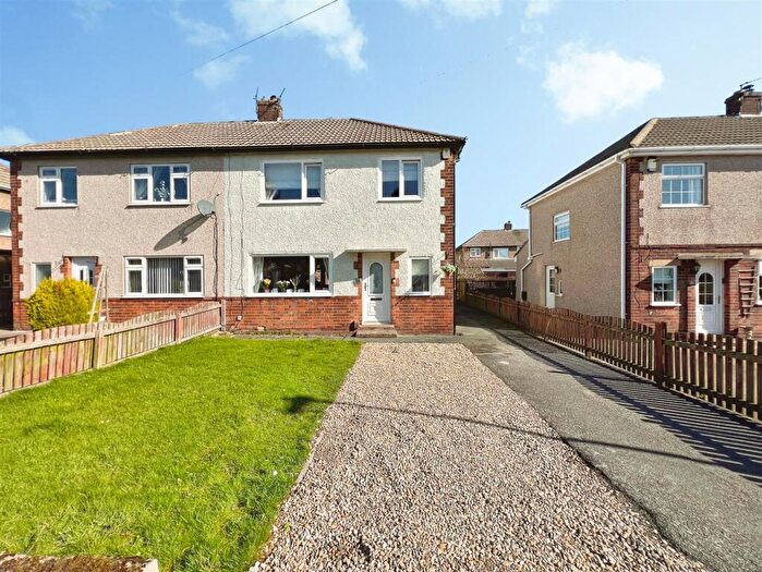 3 Bedroom Semi Detached House For Sale In Wrose Grove, Bradford, BD2