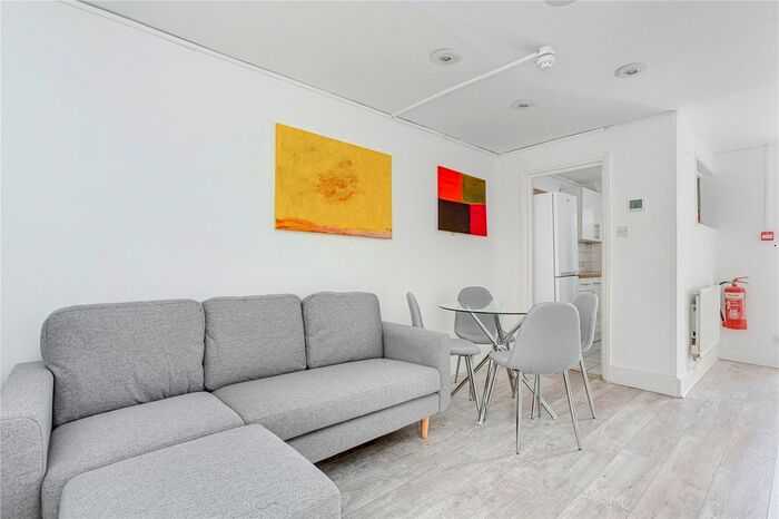 3 Bedroom Flat To Rent In Montague Road, Richmond, Surrey, TW10